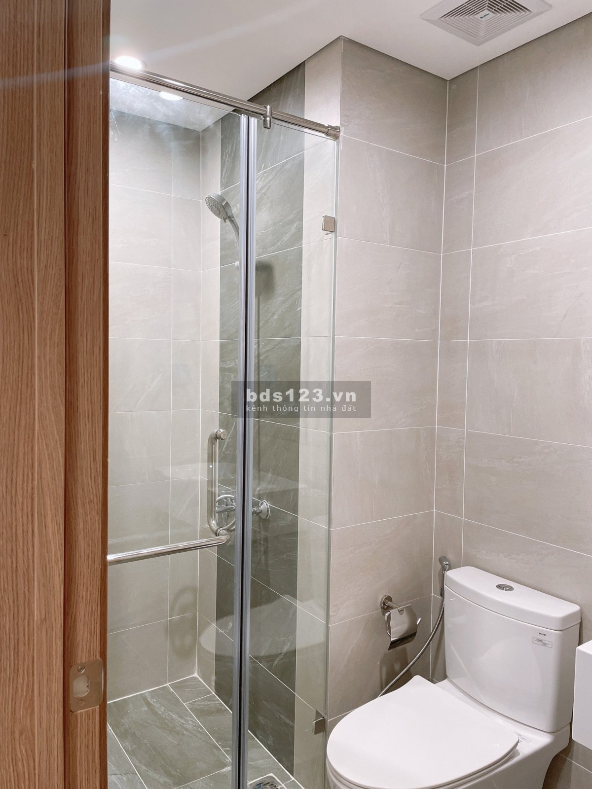 Chính chủ bán gấp 2 phòng ngủ, 2 wc dt 68m2, view sông biệt thự full nội thất giá rẻ nhất thị trường