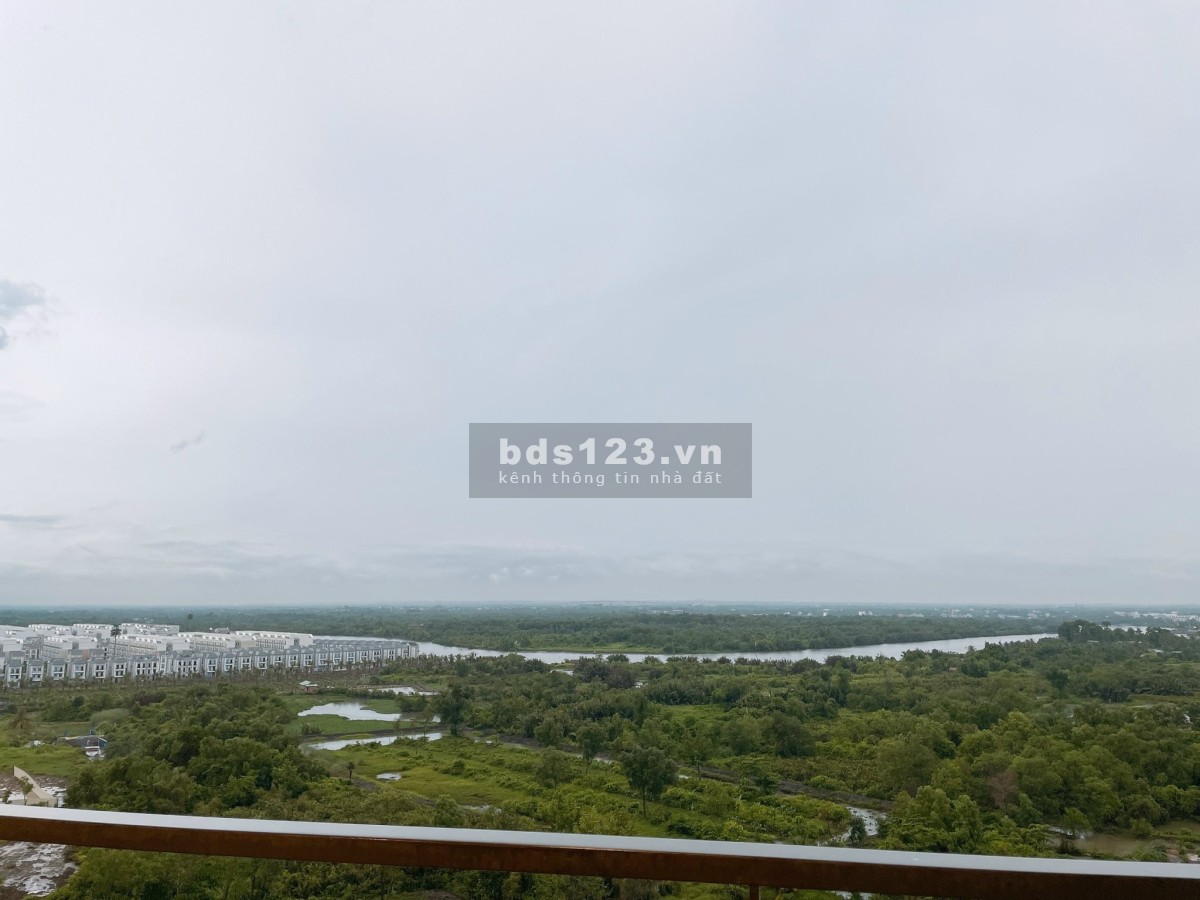 Chính chủ bán gấp 2 phòng ngủ, 2 wc dt 68m2, view sông biệt thự full nội thất giá rẻ nhất thị trường