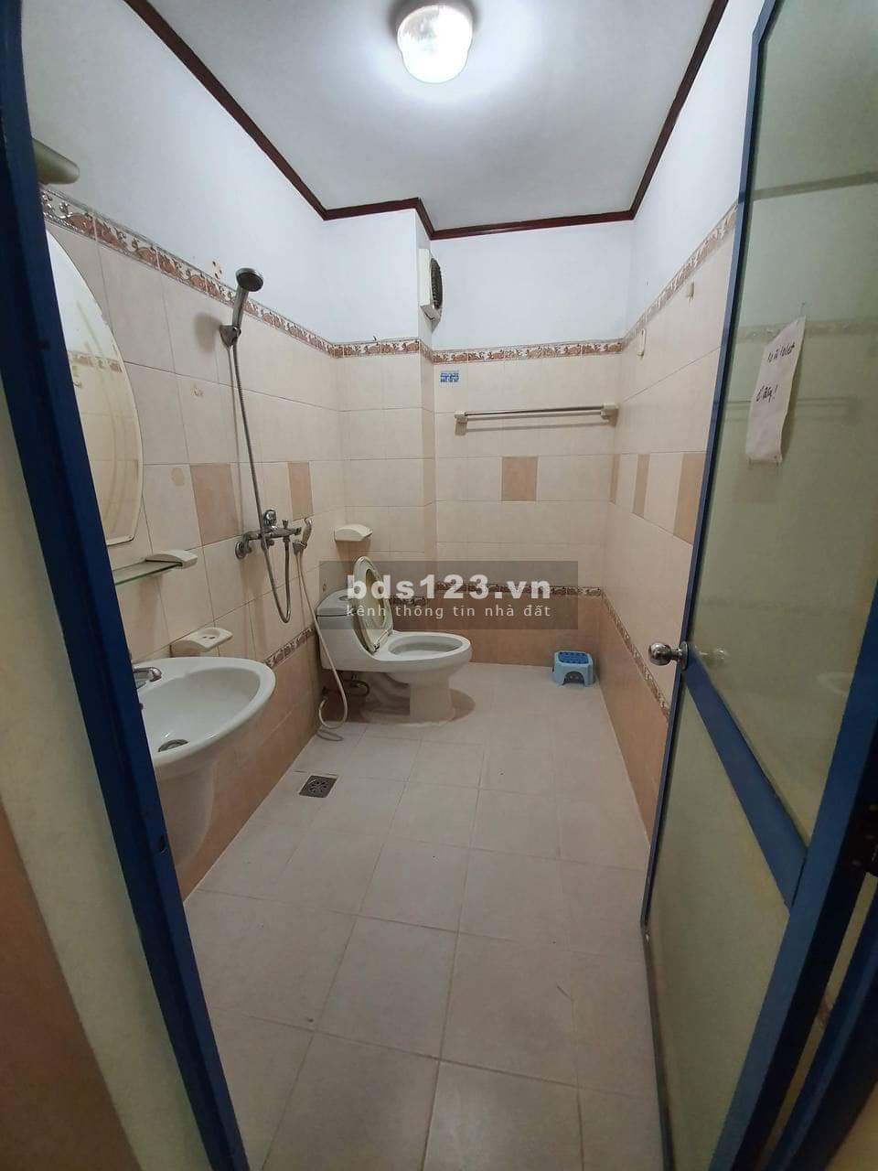 Cho thuê nhà nguyên căn 5 tầng DTSD gần 300M tại Võng Thị Hồ Tây