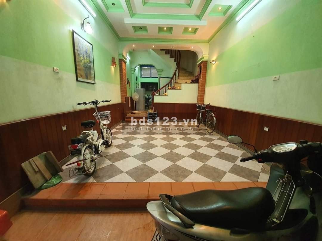 Cho thuê nhà nguyên căn 5 tầng DTSD gần 300M tại Võng Thị Hồ Tây