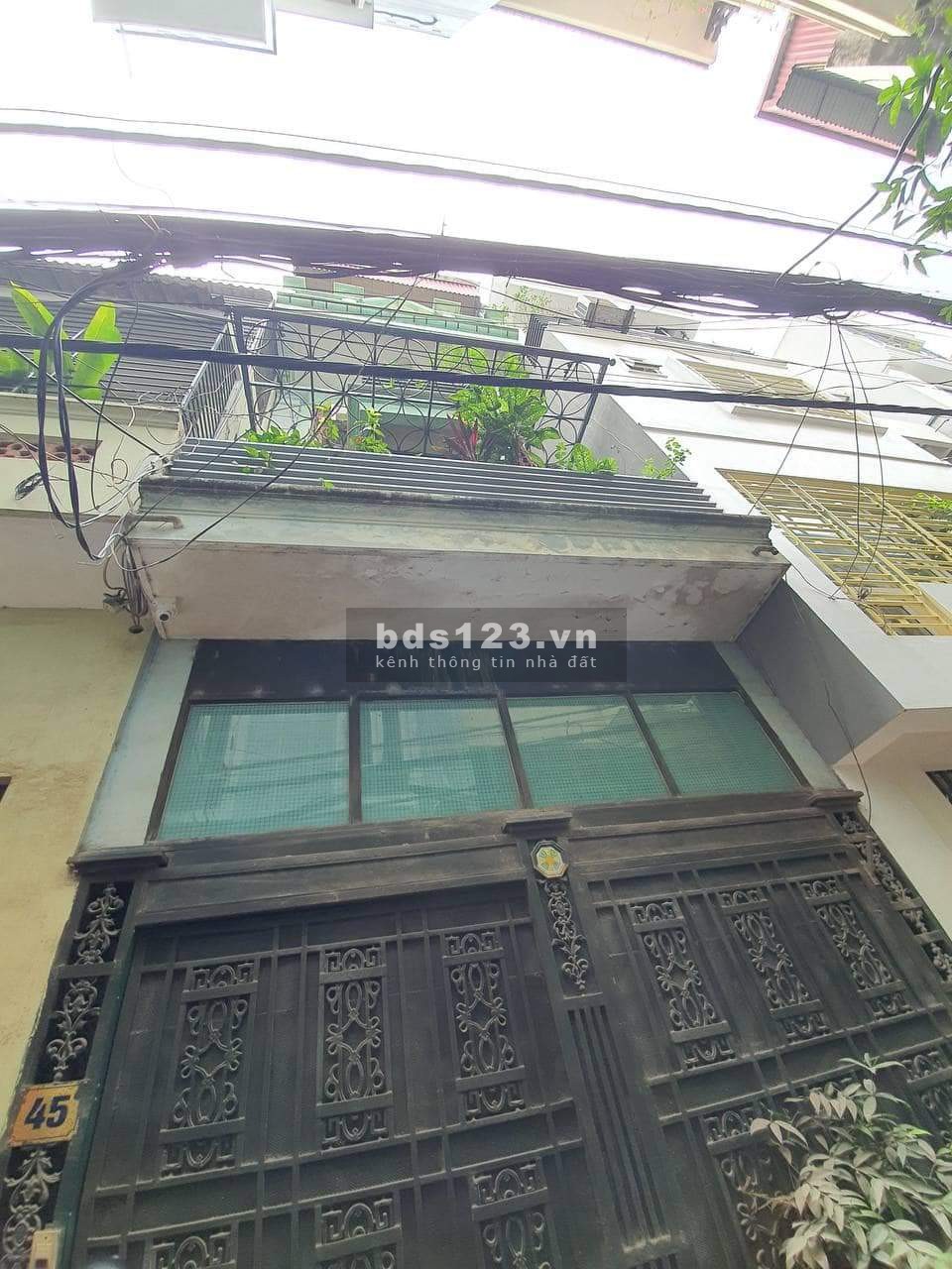 Cho thuê nhà nguyên căn 5 tầng DTSD gần 300M tại Võng Thị Hồ Tây