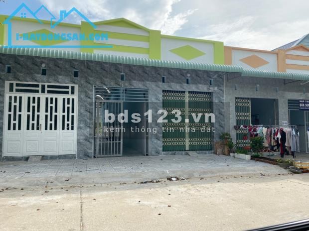 Vợ chồng tôi về quê nên cân bán ngay dảy trọ ở KCN Mỹ Phước 3