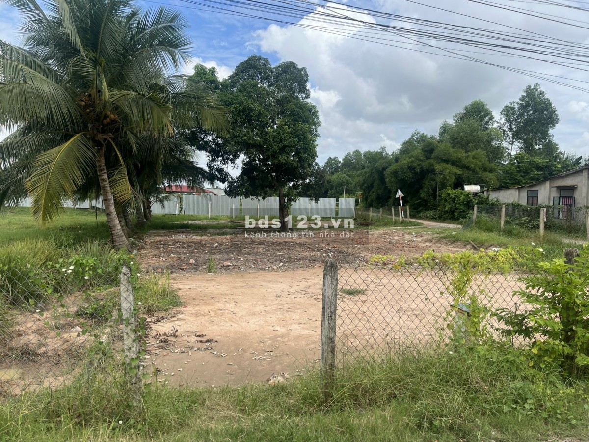 Đất vị trí đẹp nằm trong khu dân cư, gần kề với khu công nghiệp Phước Đông - Gò Dầu - Tây Ninh