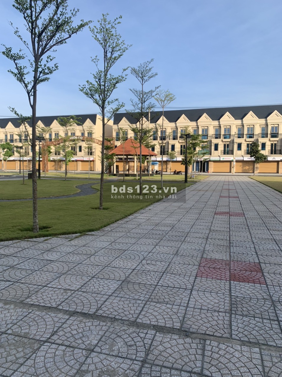 Cần bán nhà phố mới xây chỉnh chủ ven sông nhà đẹp, tiện ích đủ