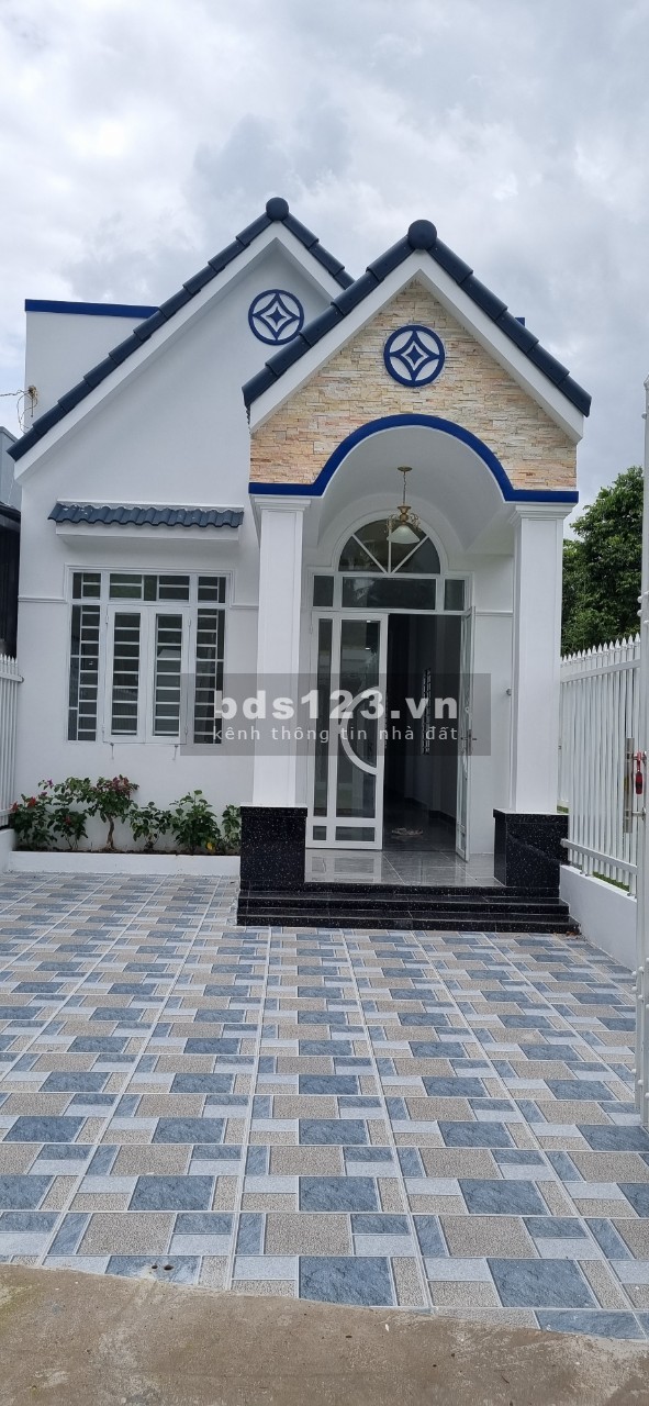 Nhà mới xây dựng, Mặt Tiền đường nhựa cách TT Thị Trấn Chợ Gạo 3km