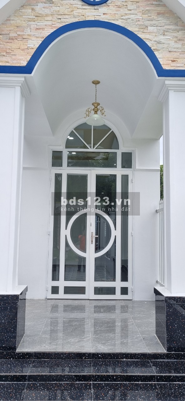 Nhà mới xây dựng, Mặt Tiền đường nhựa cách TT Thị Trấn Chợ Gạo 3km