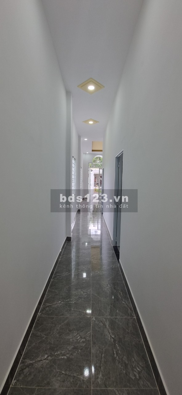 Nhà mới xây dựng, Mặt Tiền đường nhựa cách TT Thị Trấn Chợ Gạo 3km