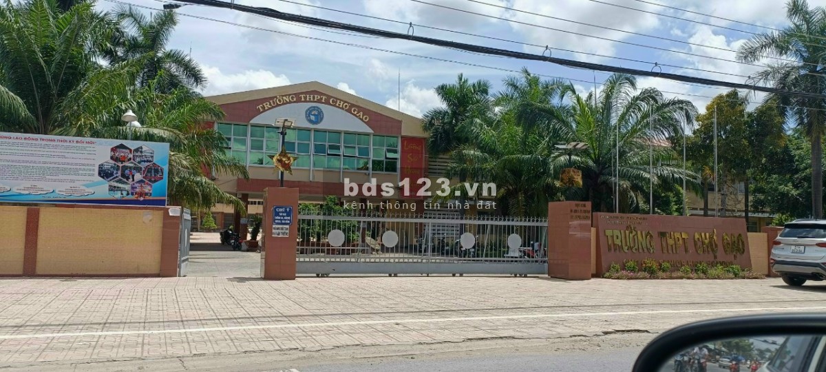 Nhà mới xây dựng, Mặt Tiền đường nhựa cách TT Thị Trấn Chợ Gạo 3km