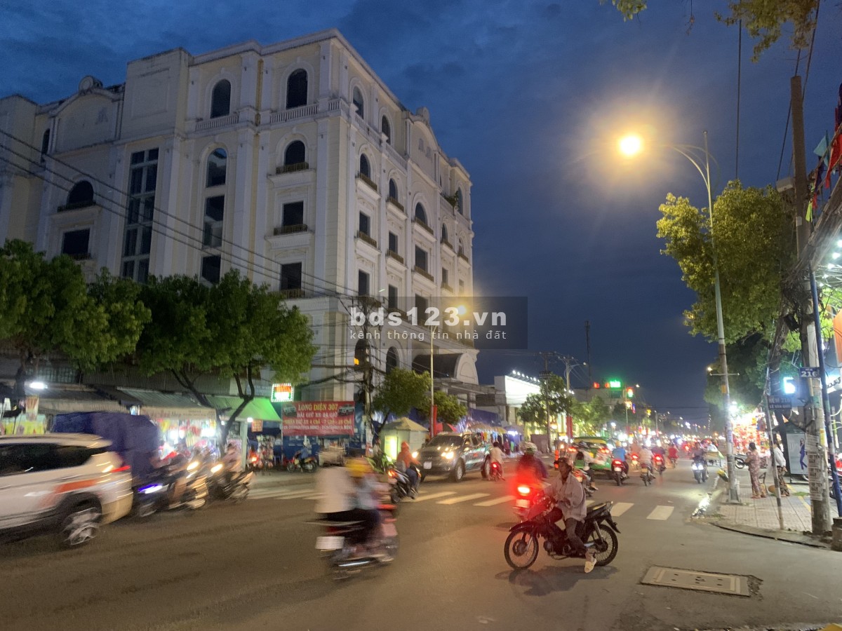 Bán nhà hẻm xe hơi 8M Lê Văn Qưới Quận Bình Tân liên hệ 0941756979