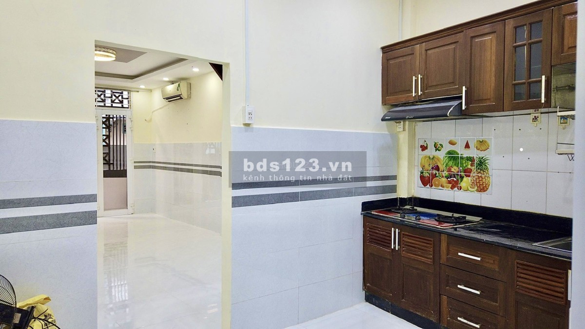 Bán nhà riêng đường Cách Mạng Tháng 8 quận 3, DT 42m² x 2 tầng, giá chỉ 4,2 tỷ đồng