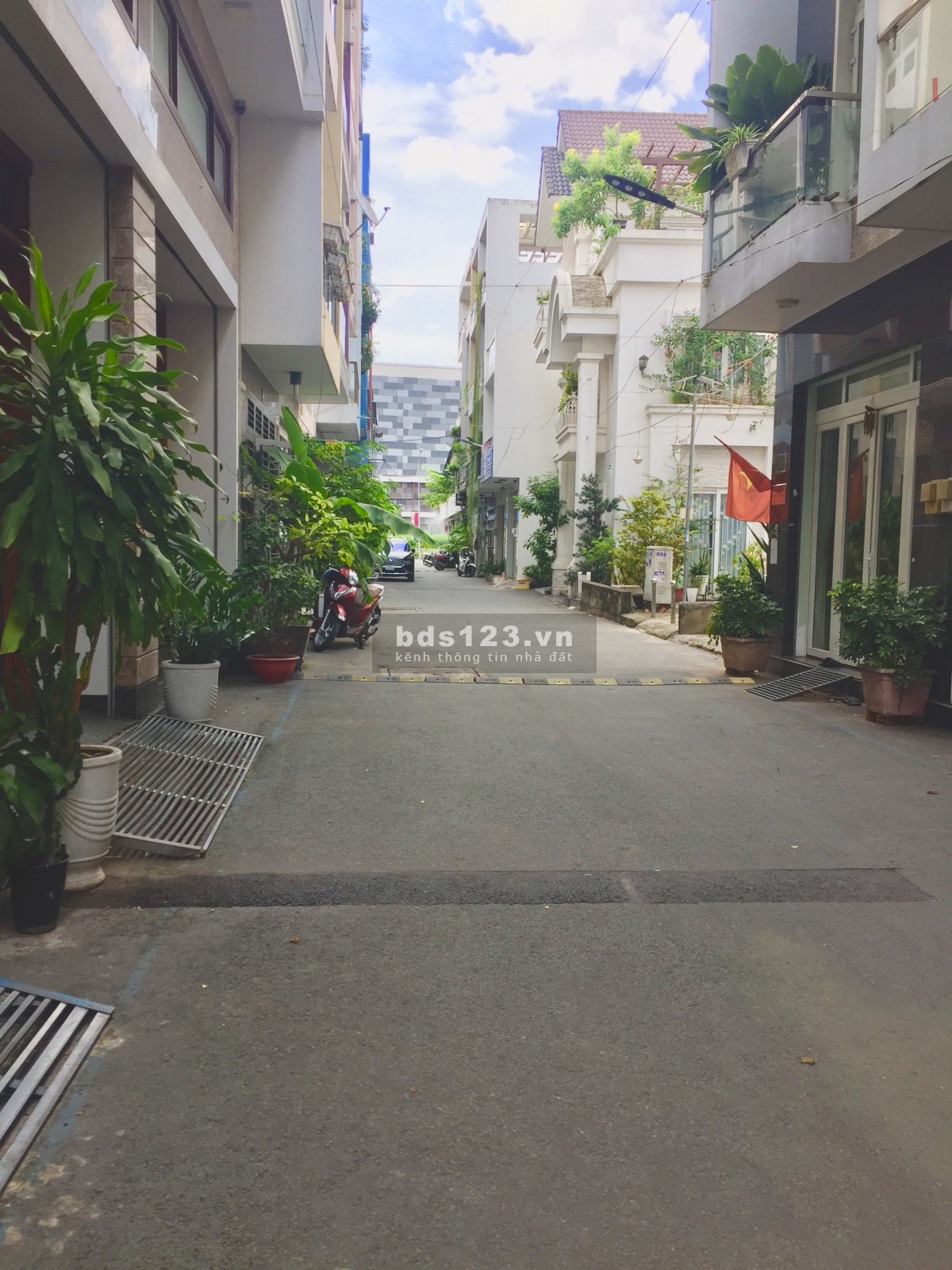Nhà mặt tiền, đường Lê Trọng Tấn quận Tân Phú, HXH đậu trước nhà, DT 60m², nhỉnh giá 9 tỷ đồng