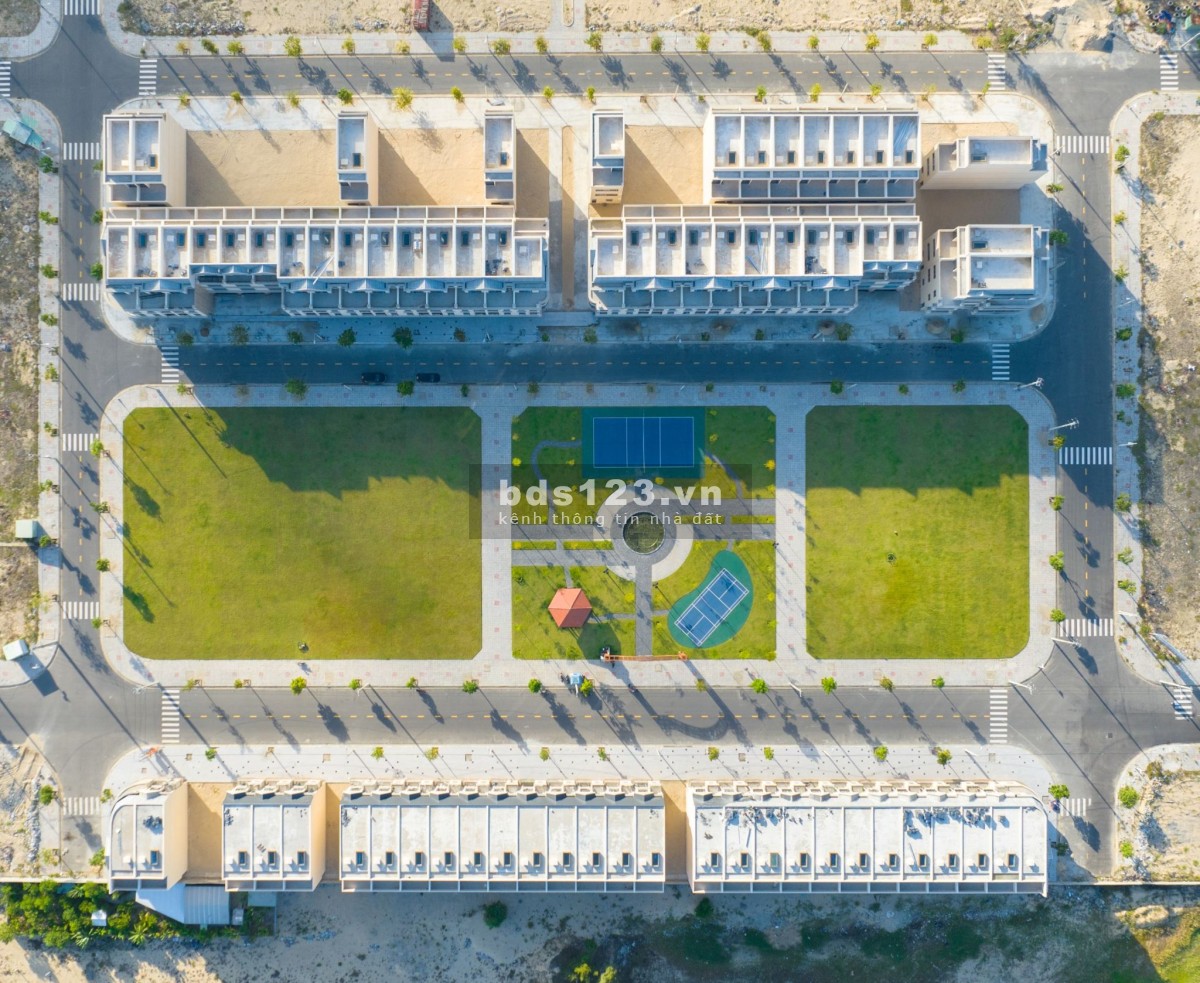 Bán nhà phố 4 tầng hoàn thiện mặt ngoài gần sân Gofl Montgomerie Links có sổ sẵn