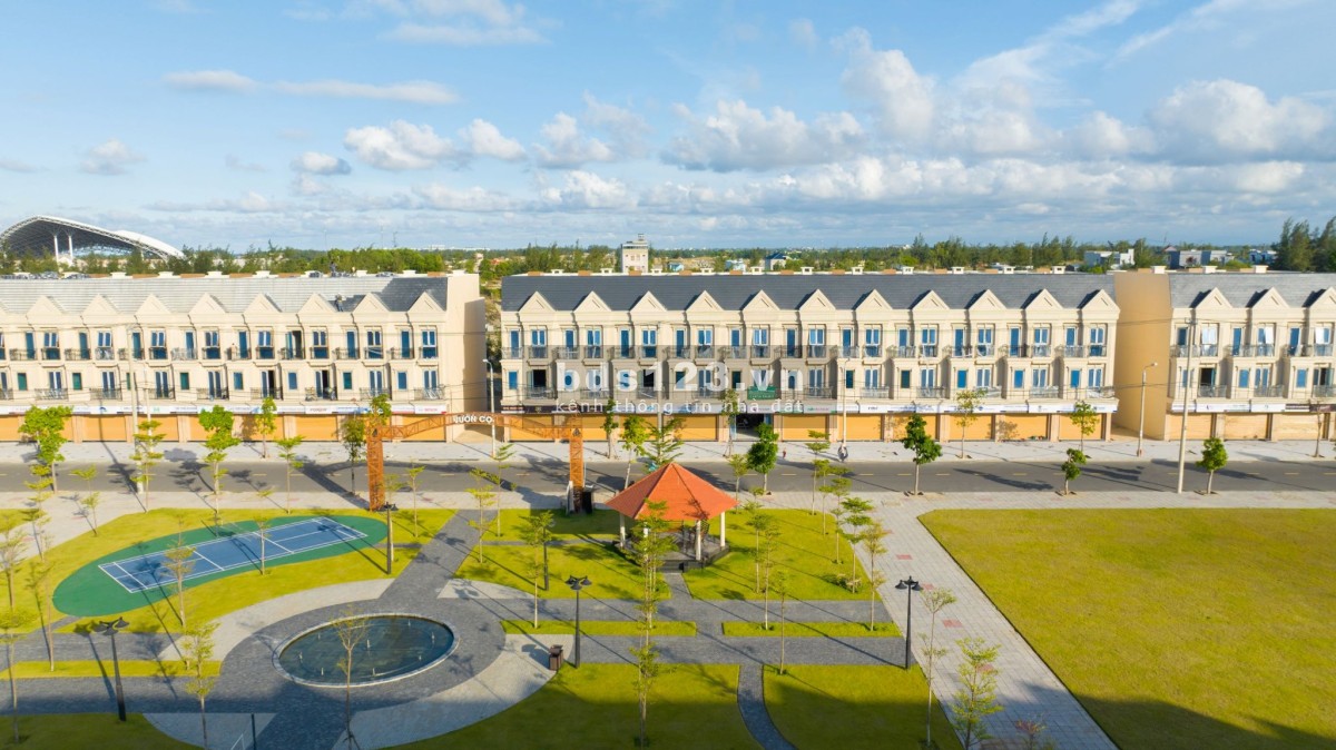 Bán nhà phố 4 tầng hoàn thiện mặt ngoài gần sân Gofl Montgomerie Links có sổ sẵn
