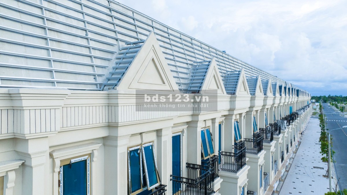 Bán nhà phố 4 tầng hoàn thiện mặt ngoài gần sân Gofl Montgomerie Links có sổ sẵn