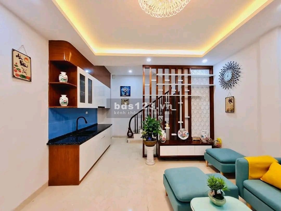 Bán nhà riêng trung tâm quận Cầu Giấy gần phố gần ô tô FULL công năng sổ vuông A4
