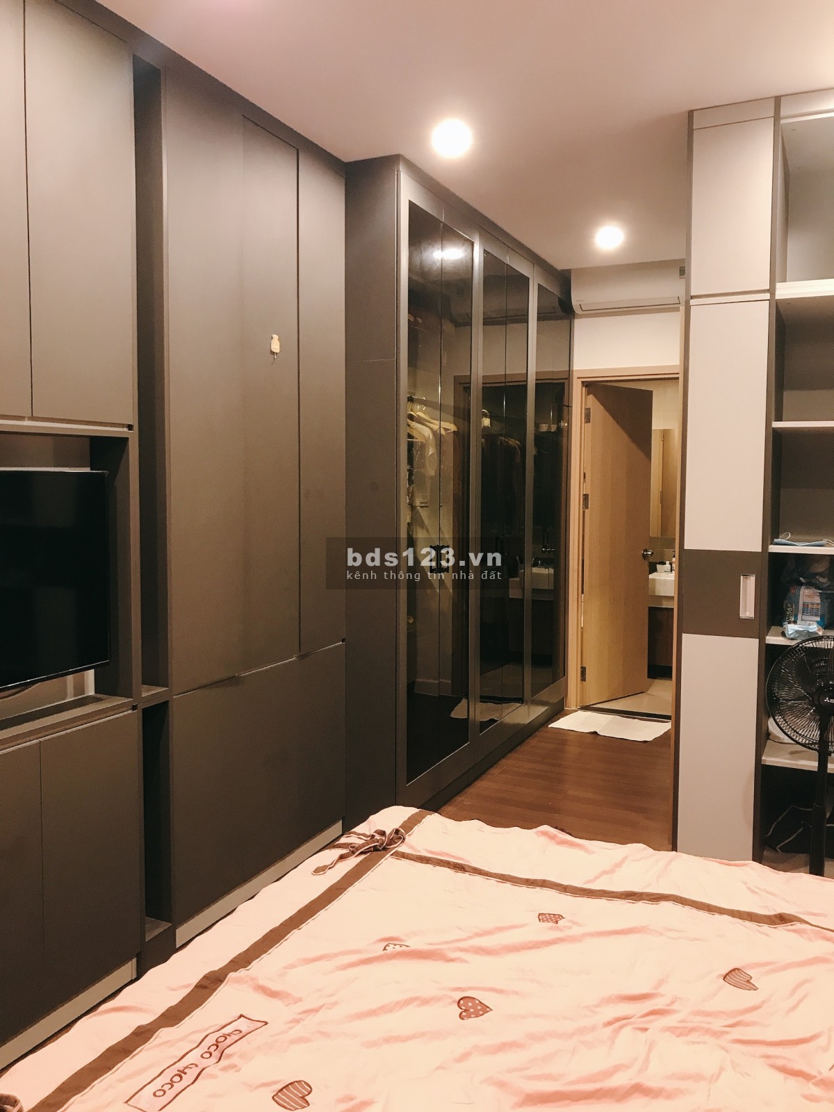 Chuyên chuyển nhượng căn hộ 1,2,3 phòng ngủ giá tốt dự án The Sun Avenue, quận 2. LH: 0335791172