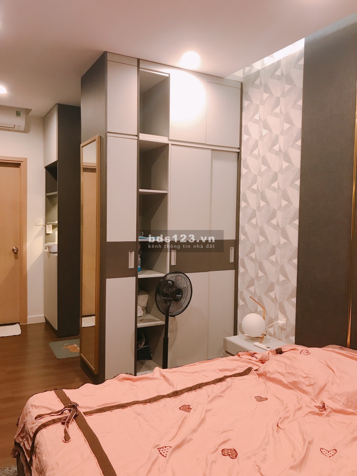 Chuyên chuyển nhượng căn hộ 1,2,3 phòng ngủ giá tốt dự án The Sun Avenue, quận 2. LH: 0335791172