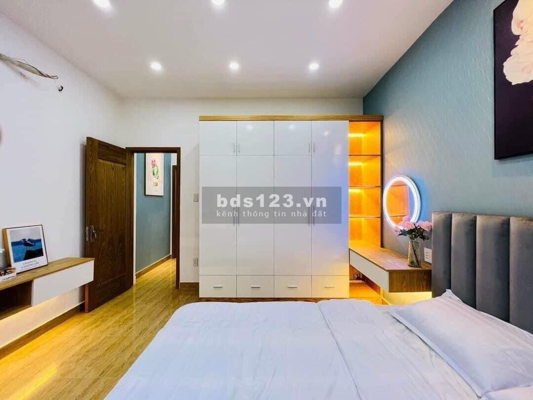 Bán Nhà TÂN PHÚ đường Tân Hương Mặt Tiền 4 x 14m 4 Lầu 3PN kinh doanh sầm uất
