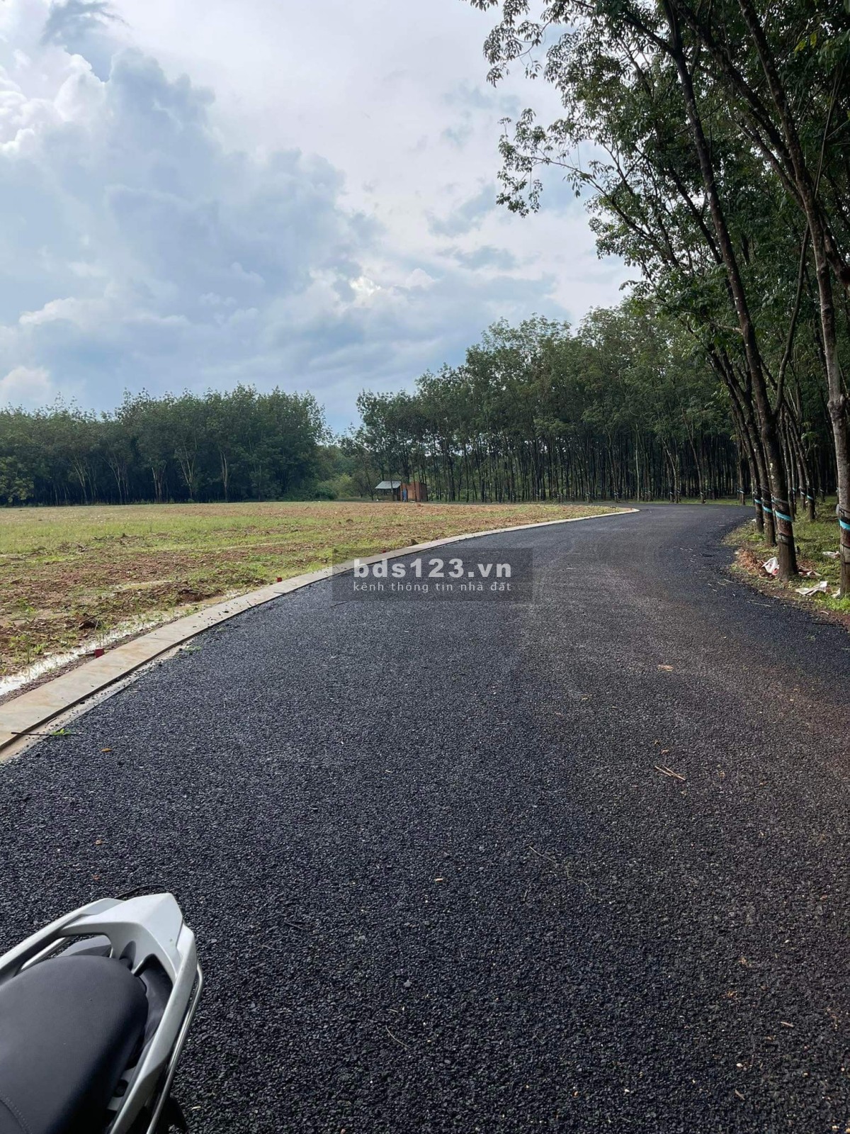 Đất nền mặt tiền đường nhà nước 32m LH 0902248801