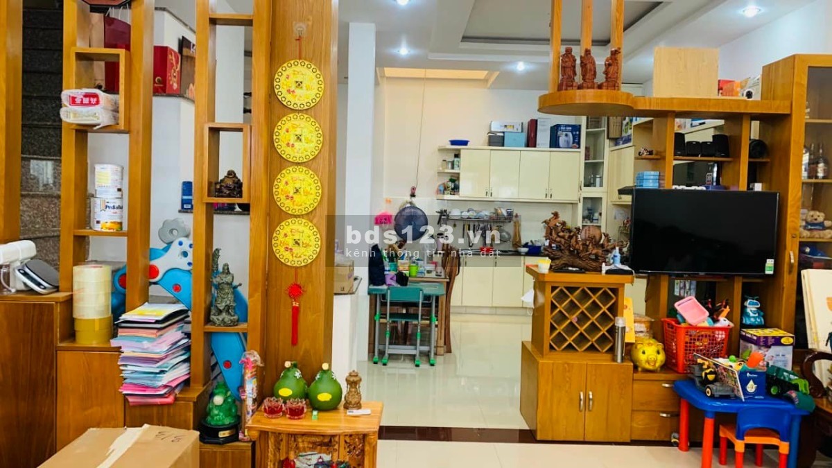 Chuyển chỗ ở chủ nhà cần bán nhanh căn 90 Nguyễn Bỉnh Khiêm, để lại toàn bộ nội thất