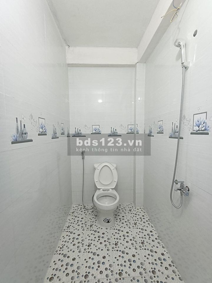 Bán nhà 2 mặt kiệt ô tô đỗ cửa cực thoáng mát đường Tôn Đức Thắng sát nách bến xe