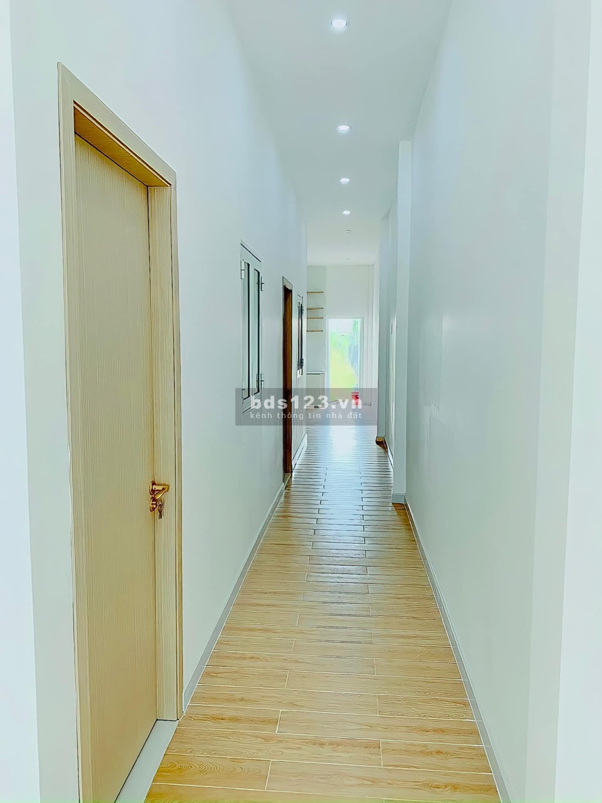 Bán căn nhà mới mẫu hiện đại Nguyễn Trung Ngạn, An Bình, đường rộng ô tô tới nhà