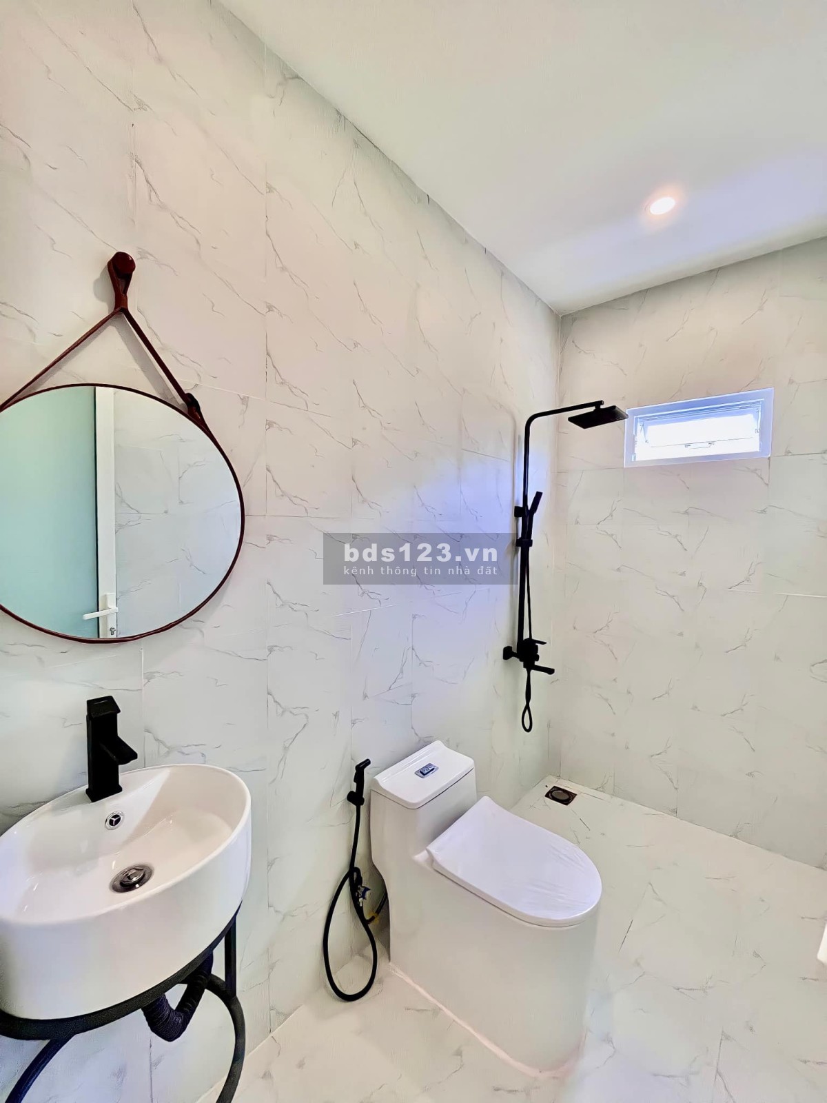 Bán căn nhà mới mẫu hiện đại Nguyễn Trung Ngạn, An Bình, đường rộng ô tô tới nhà