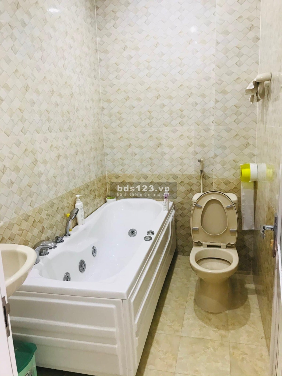 Bán nhà Hương Lộ 2, 4 tầng bề thế, hẻm 6m, dtsd 192m2 chỉ 5.x tỷ