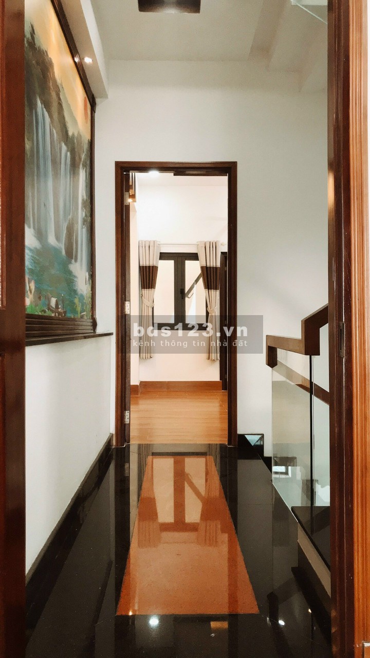 Nhà mới 5 tầng, hẻm xe hơi tránh nhau đường Cống Lở. Chỉ…