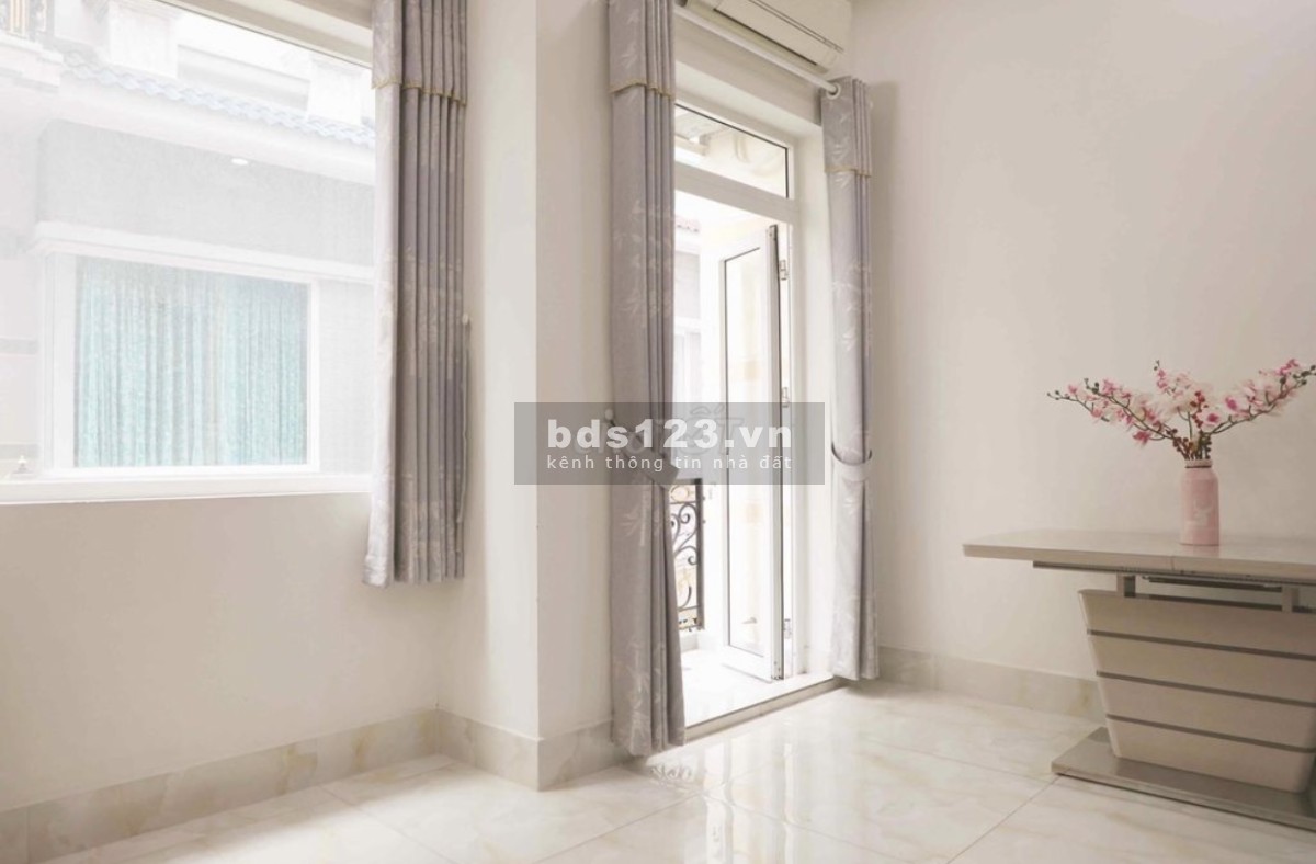 Bán nhà hẻm ôtô 4tấm sân thượng 4x15m giá 7,6tỷ 487Huỳnh Tấn Phát Q7