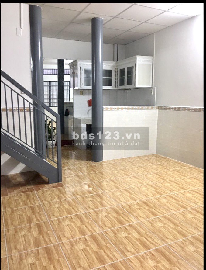 Bán nhà 1 lầu hẻm cách đường chính Lê Quang Định chỉ 30m lh 0983925557