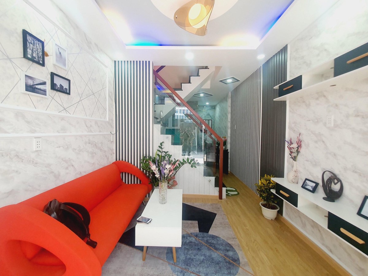 Chỉ hơn 3 tỷ nhà hèm xe hơi nhựa 5m, khu dân trí cao, đầy đủ nội thất, nhà mới