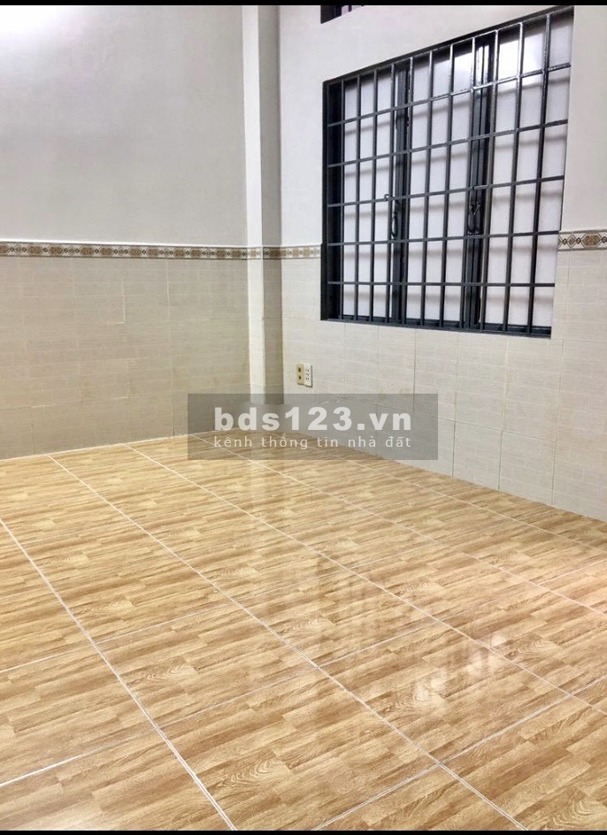 Bán nhà 1 lầu hẻm cách đường chính Lê Quang Định chỉ 30m lh 0983925557