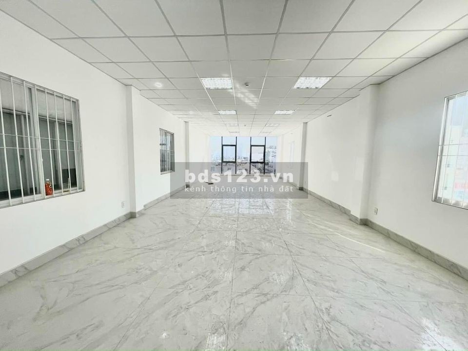 Văn phòng cho thuê khu vực VIP đầy đủ tiện ích, Tân Bình DT 80m² HXT view công viên