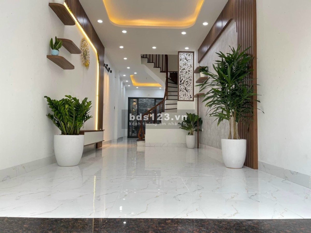 Bán nhà phố Quan Nhân 5 tầng full nội thất giá chỉ 3,69 tỷ đồng