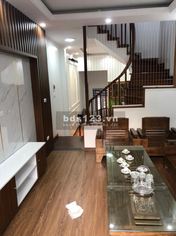 Chính chủ bán nhà Giáp Bát, Hoàng Mai, 40m2x5T, Lô góc, Ngõ thông, 3.6 tỷ