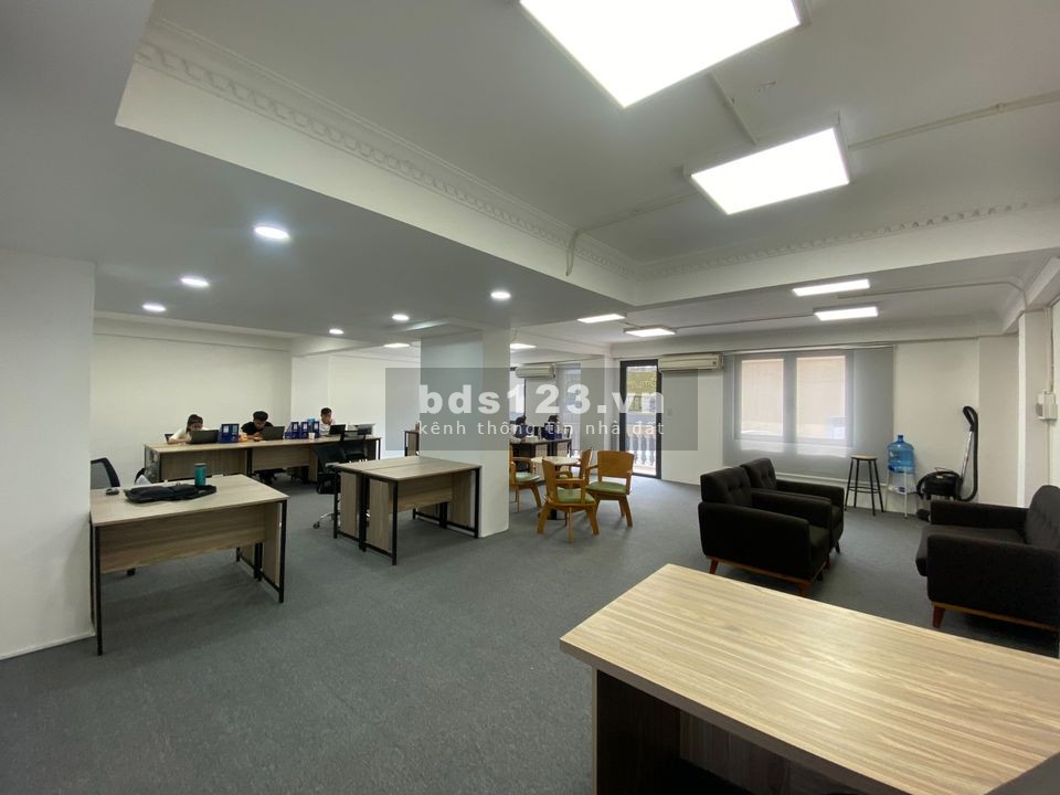 Văn phòng cho thuê khu vực VIP đầy đủ tiện ích, Tân Bình DT 80m² HXT view công viên