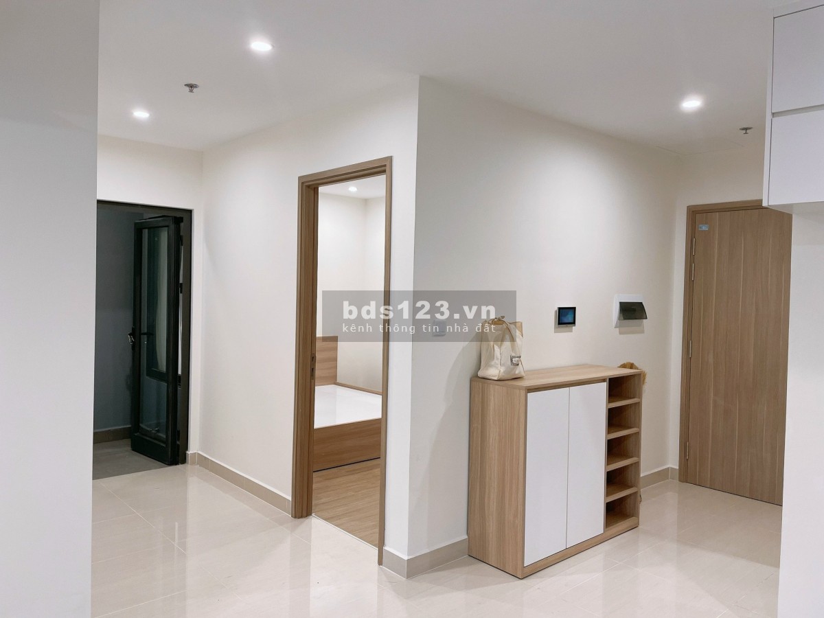 Cần ra gấp căn 2pn 2wc view sông tầng trung hướng Đông Nam thoáng mát