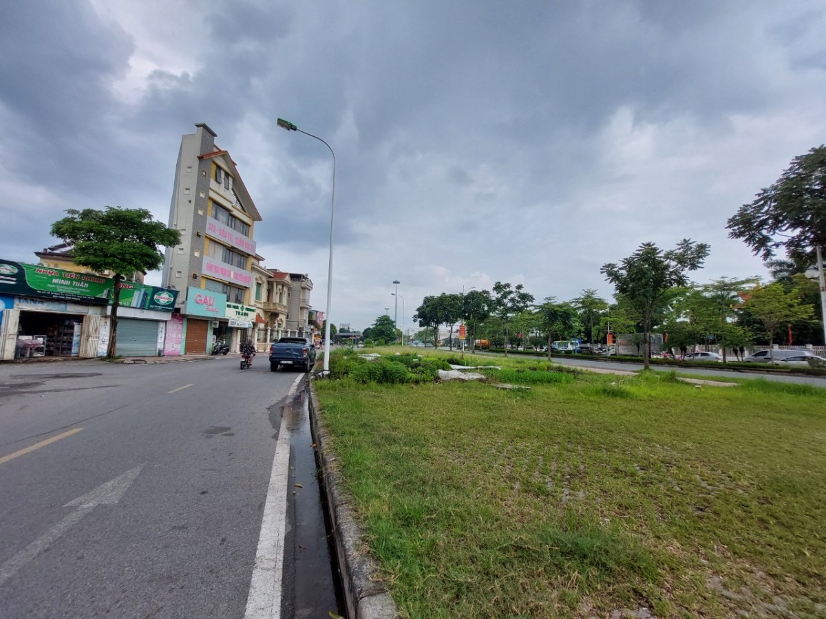 Cổ Linh, Long BIên - Đất phân lô, 2 oto tránh, DT 148 m2, mặt tiền rộng. Giá 13,2 tỷ