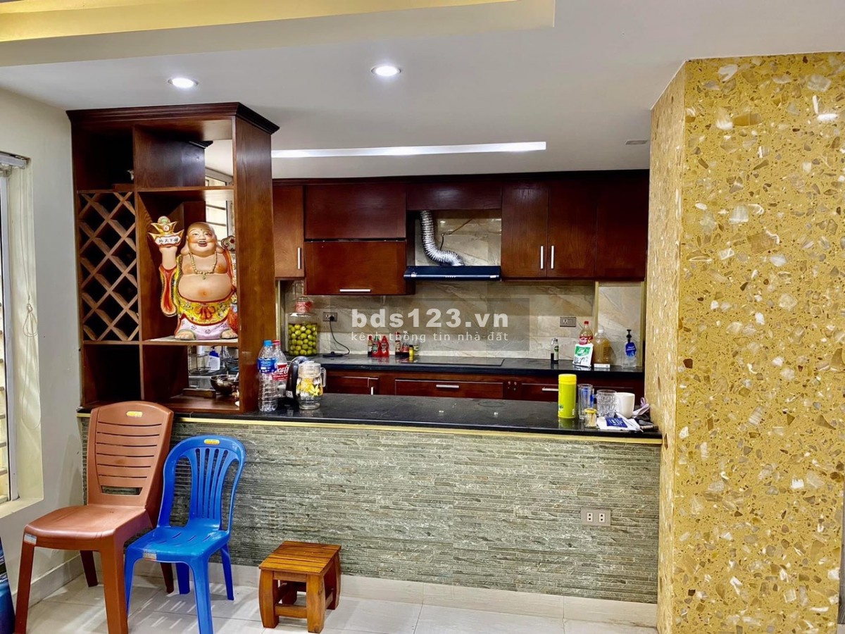 Chính chủ cần bán nhà trung tâm phường Phương Mai, dt 125m2, căn góc 3 mặt, sổ đỏ