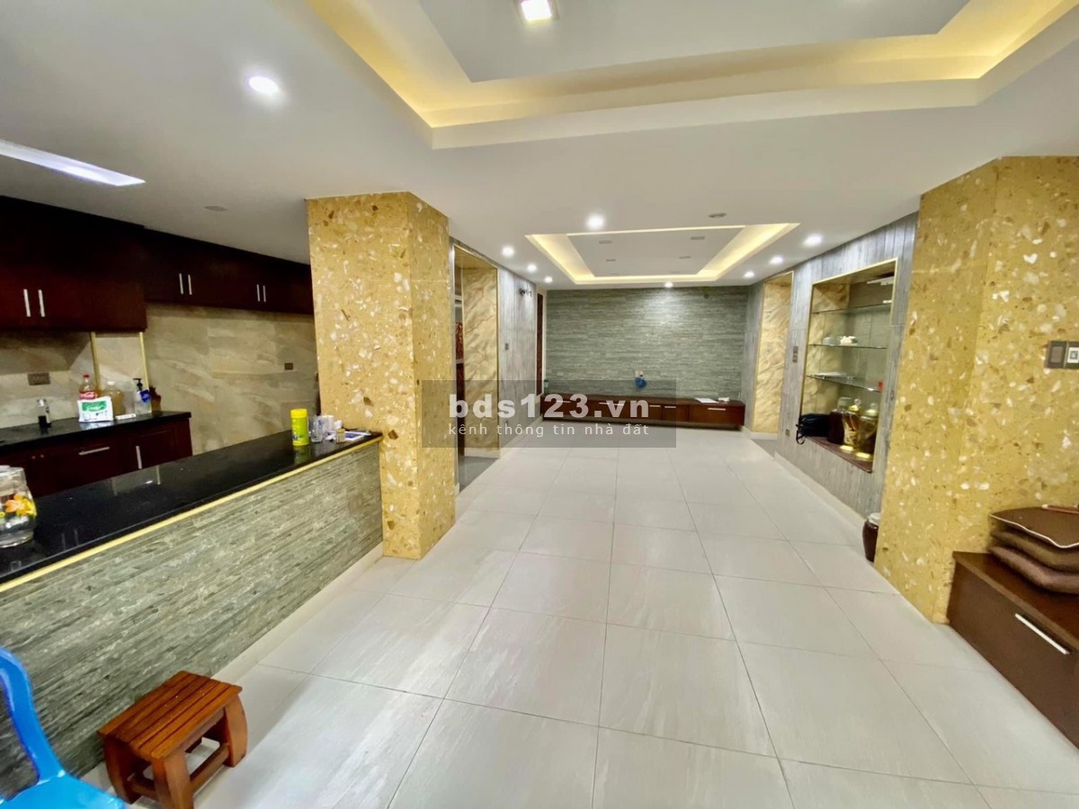Chính chủ cần bán nhà trung tâm phường Phương Mai, dt 125m2, căn góc 3 mặt, sổ đỏ