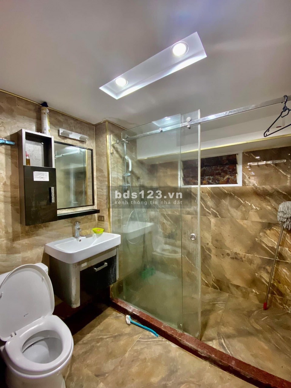 Chính chủ cần bán nhà trung tâm phường Phương Mai, dt 125m2, căn góc 3 mặt, sổ đỏ