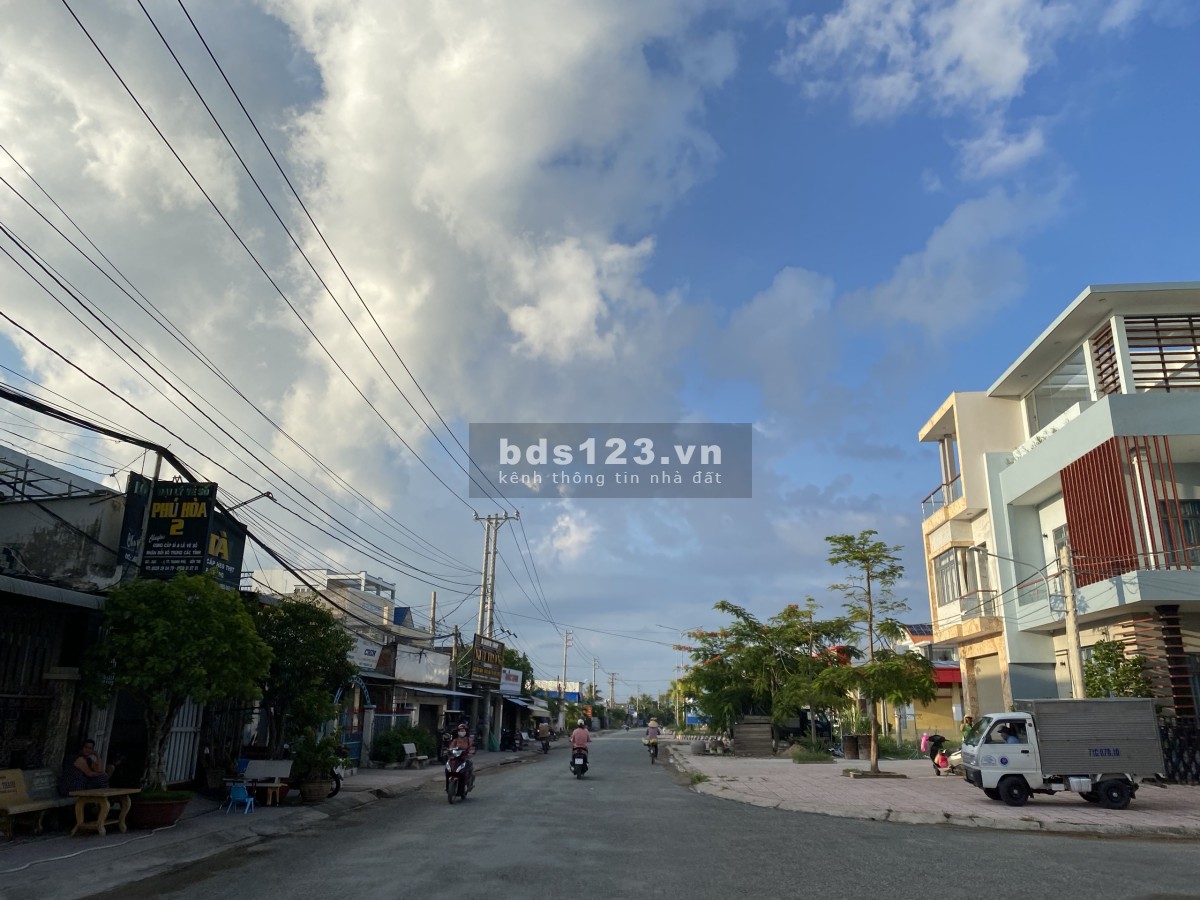 Cần bán lô đất nền thổ cư tại Bến Tre, Thạnh Phú giá rẻ mặt tiền chợ