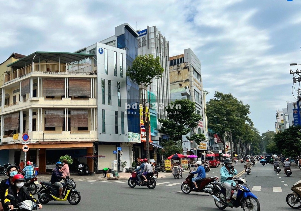 MT đường 3 tháng 2, Quận 10 DT 6x18m, 5 Lầu, HDT 120tr/th giá 42 tỷ TL lh 0911.989.098 Quân