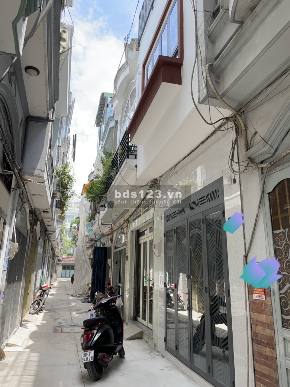 Nhà mới chính chủ . Cần tiền bán gấp trả nợ ngân hàng lh 0903556398
