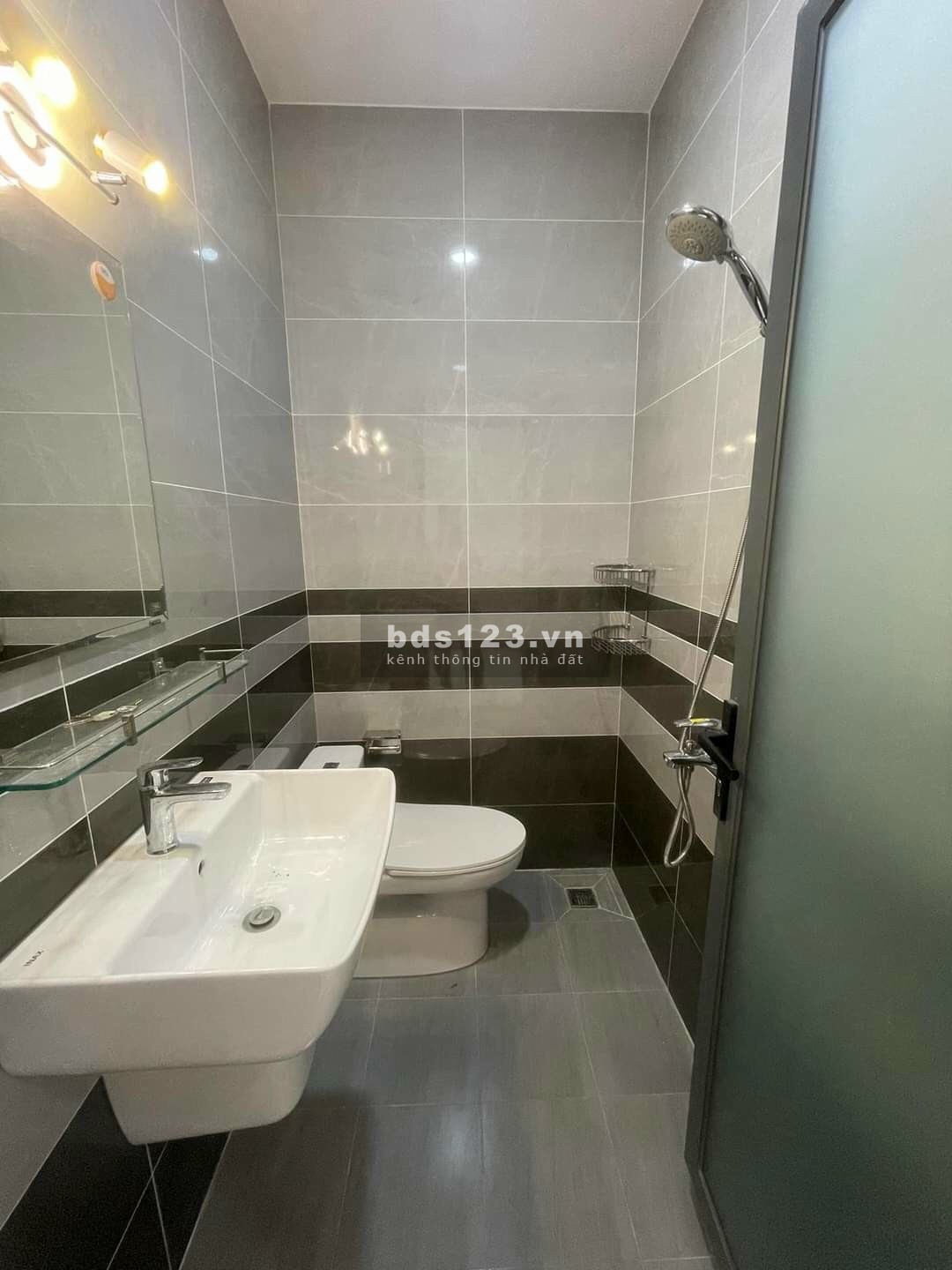 Bán nhà 1 trệt 3 lầu đường số 17 Hiệp Bình Phước, thành phố Thủ Đức