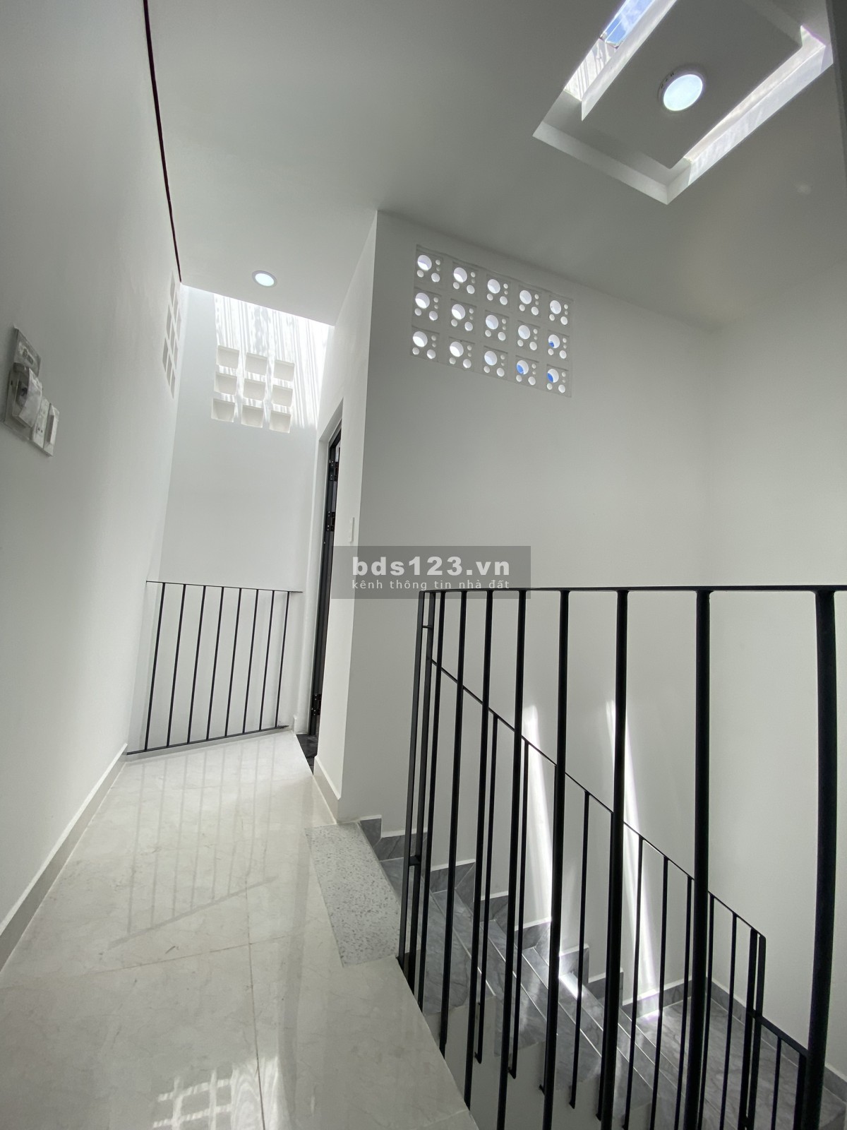 Nhà mới chính chủ . Cần tiền bán gấp trả nợ ngân hàng lh 0903556398