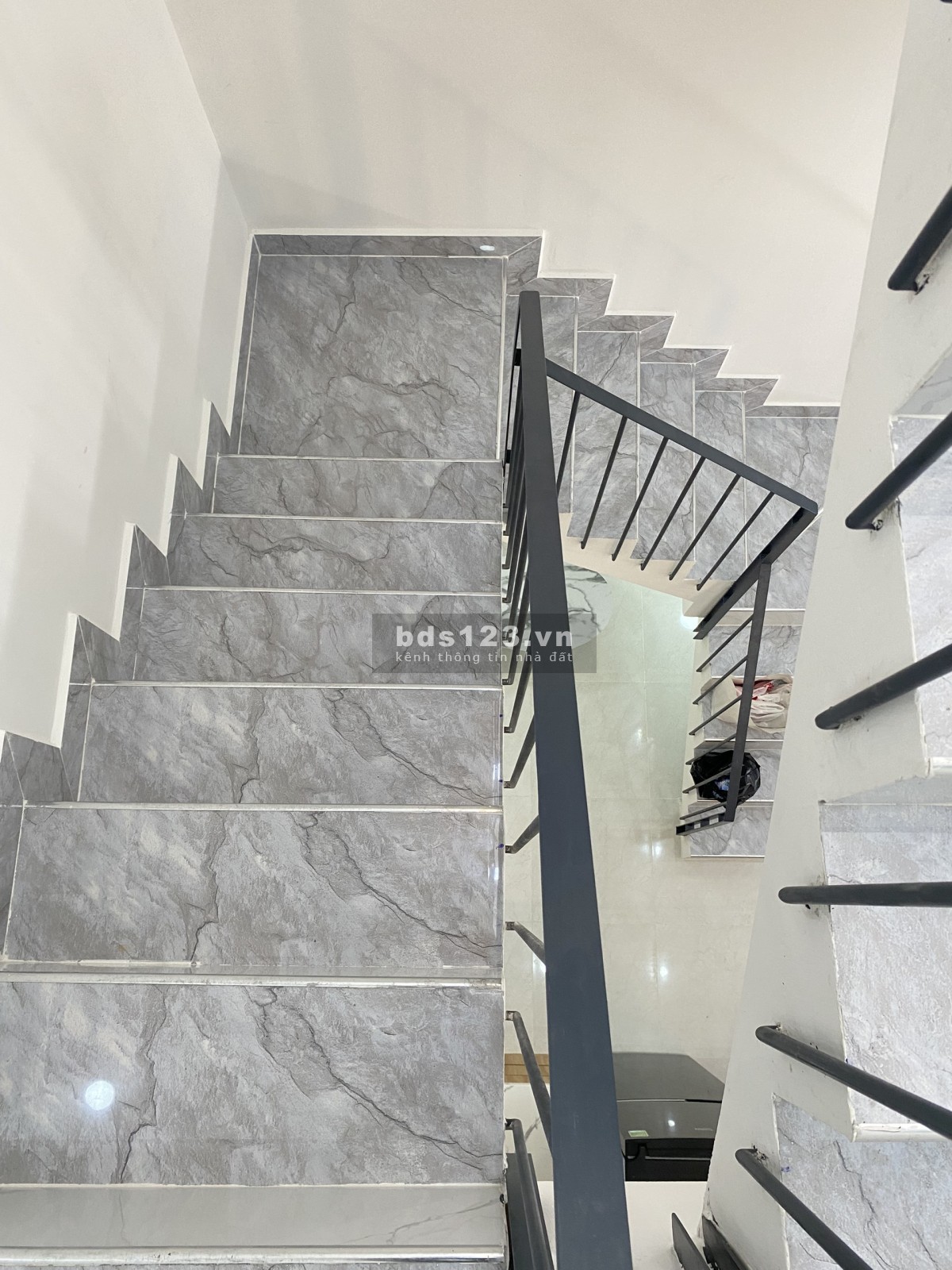 Nhà mới chính chủ . Cần tiền bán gấp trả nợ ngân hàng lh 0903556398