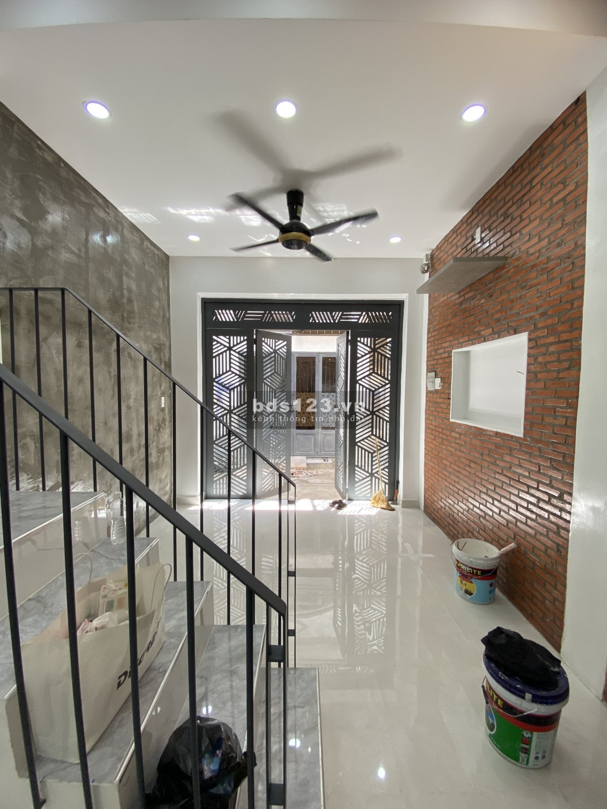 Nhà mới chính chủ . Cần tiền bán gấp trả nợ ngân hàng lh 0903556398