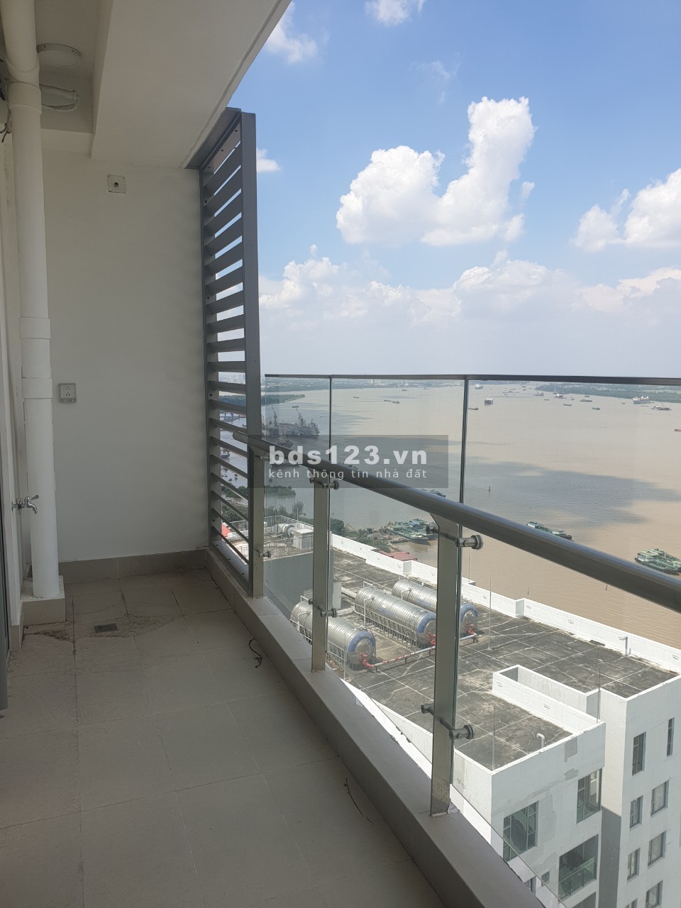 Cho thuê nhanh căn Sky 89 view sông có máy lạnh, rèm, giàn phơi DT 55m² giá chỉ 9 triệu/ tháng